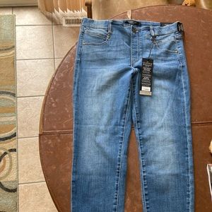 Liverpool Los Angeles/ Gia Glider Cut Hem Skinny Jeans. Size 8 Pull on.